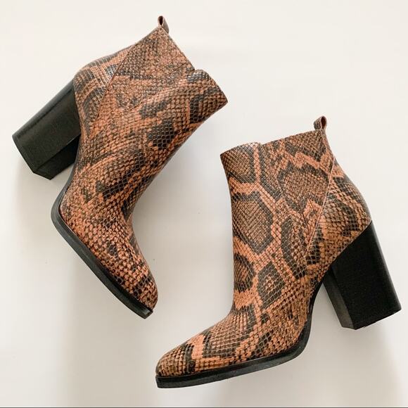 Marc Fisher Snakeskin Alva Booties Size 7.5 - Picture 4 of 7